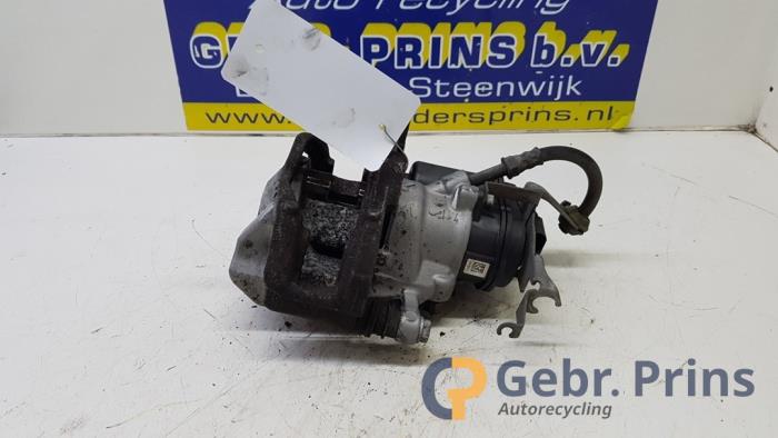 Gebrauchte Bremszange rechts hinten BMW 5 serie Touring (G31) 523d 2.0 TwinPower Turbo 16V Preis € 75,00 Margenregelung angeboten von Autorec. Gebr. Prins b.v.