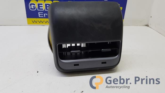 Używane Wtyczka USB Tesla Model 3 Long Range 72kWh Cena € 50,00 Procedura marży oferowane przez Autorec. Gebr. Prins b.v.