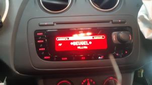 Używane Radioodtwarzacz CD Seat Ibiza IV (6J5) 1.2 TDI Ecomotive Cena € 50,00 Procedura marży oferowane przez Autorec. Gebr. Prins b.v.