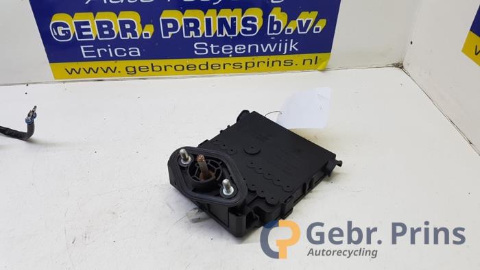 Gebrauchte Stromverteiler Porsche 911 (997) 3.6 24V Carrera Preis € 50,00 Margenregelung angeboten von Autorec. Gebr. Prins b.v.