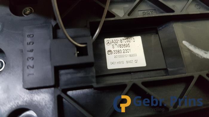 Usados Interruptor de ventanilla eléctrica Mercedes S (W221) 3.0 S-350 BlueTec 24V Precio € 35,00 Norma de margen ofrecido por Autorec. Gebr. Prins b.v.