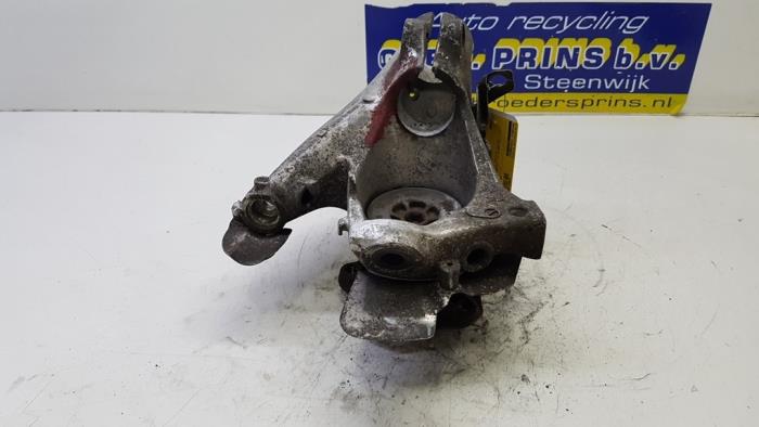 Knuckle, front right from a Porsche 911 (997) 3.6 24V Carrera 2005