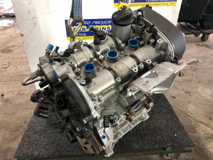 Engine from a Volkswagen Polo V (6R) 1.0 TSI 12V BlueMotion 2017