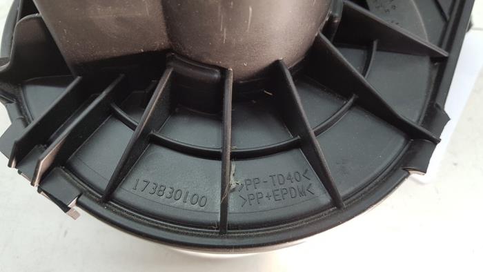 Motor de ventilador de calefactor de un Renault Kangoo Express (FW) 1.5 dCi 75 FAP 2019