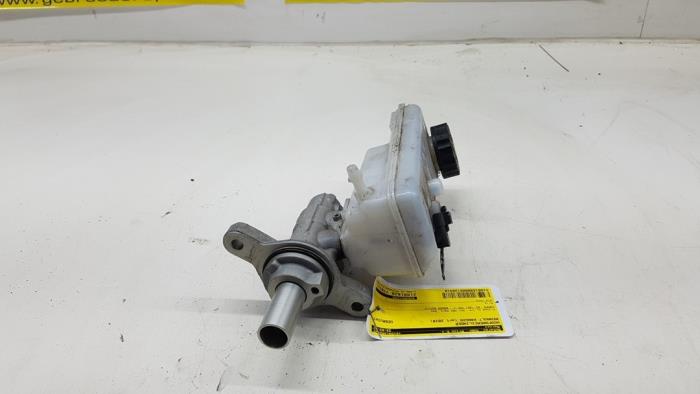 Master cylinder from a Renault Kangoo Express (FW) 1.5 dCi 75 FAP 2019
