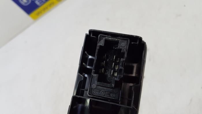 Electric window switch from a Volkswagen Up! (121) 1.0 12V 60 2019