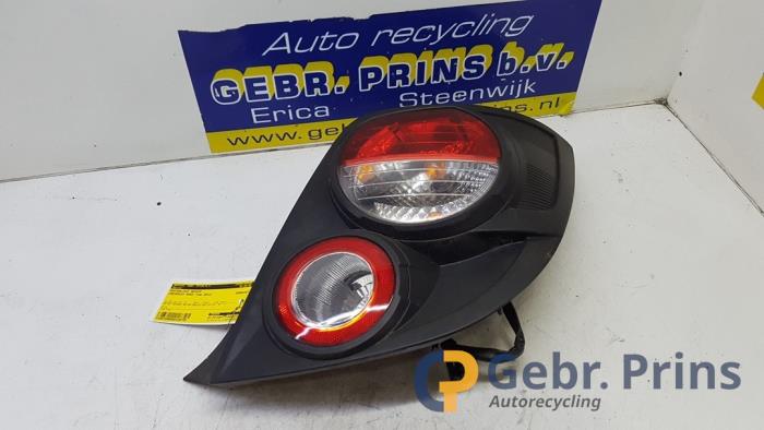 feu arriere chevrolet aveo 2007 droite 4 portes main image 0