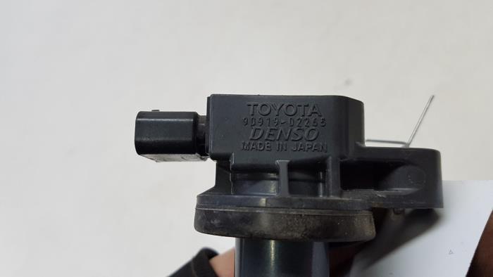 Pen ignition coil from a Toyota Yaris III (P13) 1.5 16V Hybrid 2018