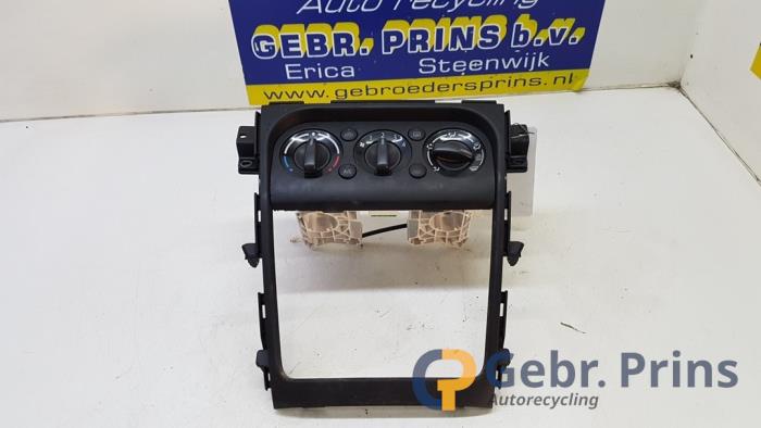 Begagnade Värmekontrollpanel Fiat Sedici (189) 1.6 16V Dynamic Pris € 30,00 Marginaltabell erbjuds av Autorec. Gebr. Prins b.v.