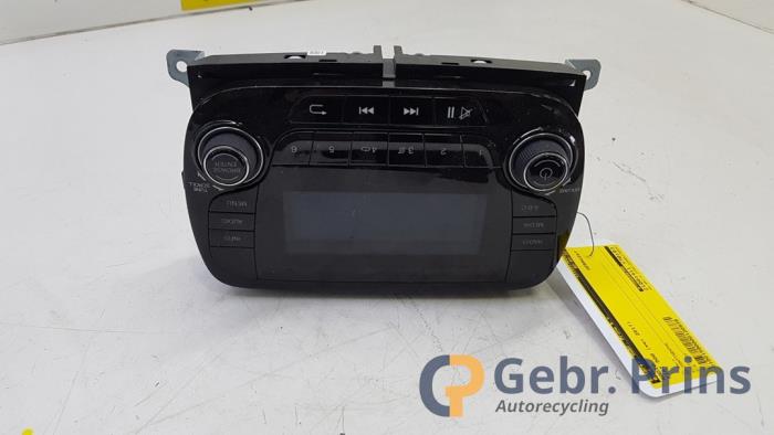 Używane Radio Fiat 500 (312) 0.9 TwinAir 80 Cena € 150,00 Procedura marży oferowane przez Autorec. Gebr. Prins b.v.