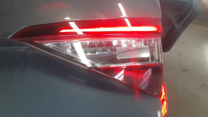 Taillight, right from a Skoda Superb Combi (3V5) 2.0 TDI 2019