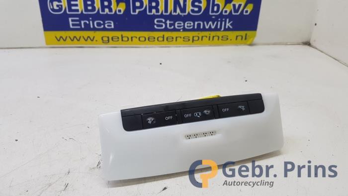 Begagnade Innerbelysning, fram Nissan Micra (K14) 1.0 IG-T 100 Pris € 25,00 Marginaltabell erbjuds av Autorec. Gebr. Prins b.v.