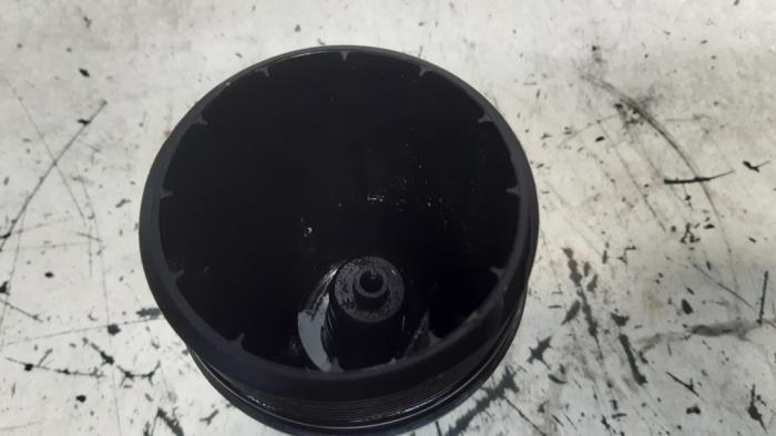 Tapa de filtro de aceite de un Peugeot 206 (2A/C/H/J/S) 1.4 XR,XS,XT,Gentry 2004