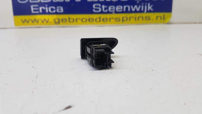 Panic lighting switch from a Renault Captur (2R) 1.3 TCE 150 16V 2019
