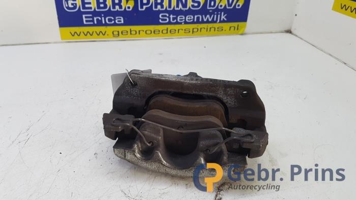 Gebrauchte Bremszange links vorne Renault Captur I (2R) 1.3 TCE 150 16V Preis € 35,00 Margenregelung angeboten von Autorec. Gebr. Prins b.v.