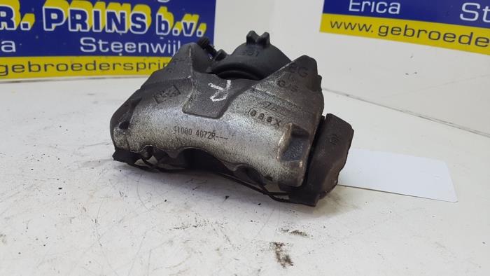 Front brake calliper, right from a Renault Captur (2R) 1.3 TCE 150 16V 2019