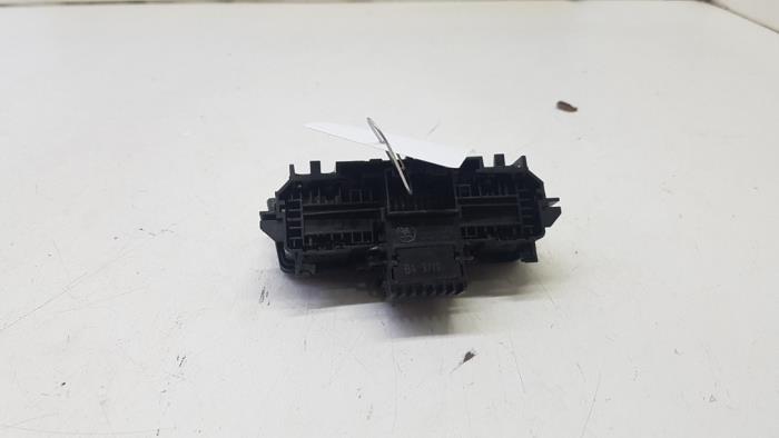 Interruptor de freno de mano de un Skoda Superb Combi (3V5) 2.0 TDI 2019