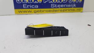 Używane Przelacznik pokrywy bagaznika Skoda Superb Combi (3V5) 2.0 TDI Cena € 20,00 Procedura marży oferowane przez Autorec. Gebr. Prins b.v.