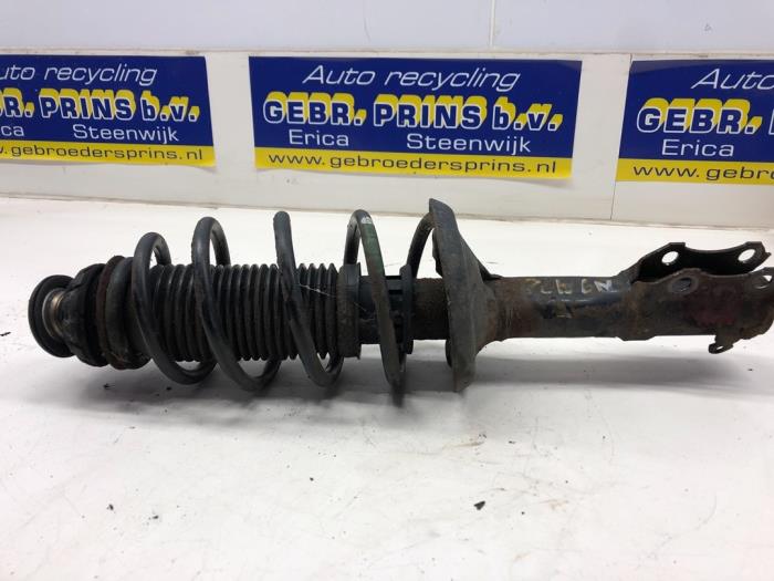 Front shock absorber rod, right from a Volkswagen Polo III (6N1) 1.6i 75 1997