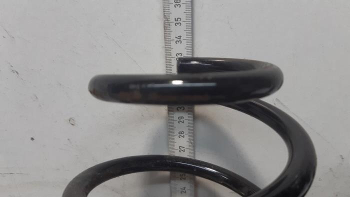 Rear coil spring from a Audi A2 (8Z0) 1.4 16V 2000