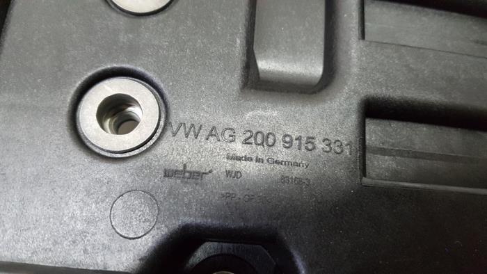 Batterieträger van een Volkswagen Polo VI (AW1) 1.0 TSI 12V 2021