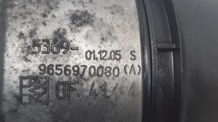 Obudowa filtra oleju z Peugeot 206 CC (2D) 1.6 HDI 16V FAP 2006