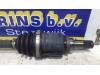 Front drive shaft, left from a Toyota Yaris (P1) 1.0 16V VVT-i 2001
