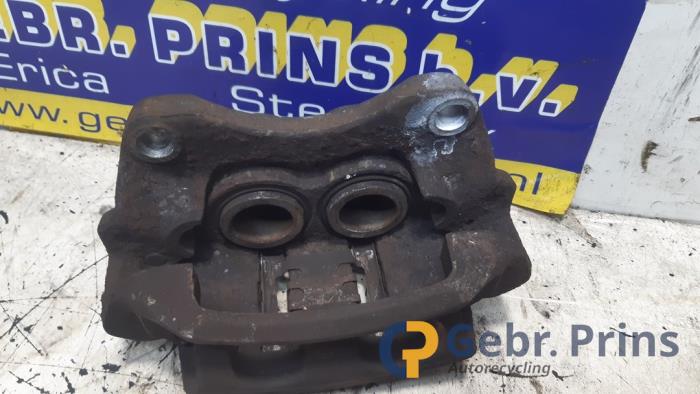 Gebrauchte Bremszange links vorne Renault Master II (ED/HD/UD) 2.5 dCi 16V 100 Preis € 30,00 Margenregelung angeboten von Autorec. Gebr. Prins b.v.