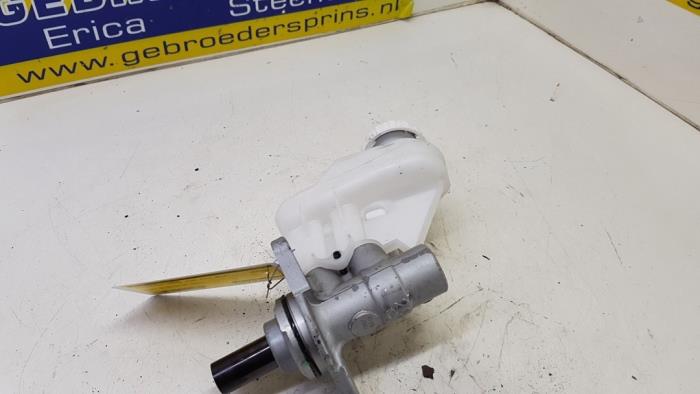 Master cylinder from a Mitsubishi Space Star (A0) 1.0 12V 2019