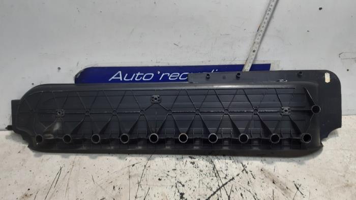 Footboard, left from a Mercedes-Benz Vito (639.6) 2.2 116 CDI 16V Euro 5 2014