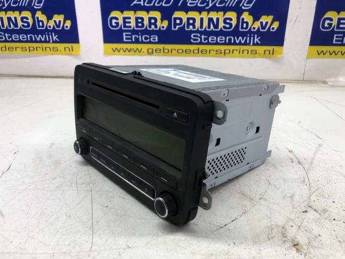 Radio CD player from a Skoda Fabia II Combi 1.2 TSI 2014