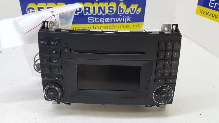 Radio CD player from a Mercedes-Benz A (W169) 1.5 A-160 2012
