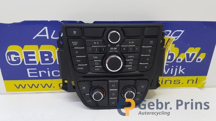 Używane Panel obslugi radia Opel Meriva (B) 1.4 Turbo 16V ecoFLEX Cena € 35,00 Procedura marży oferowane przez Autorec. Gebr. Prins b.v.