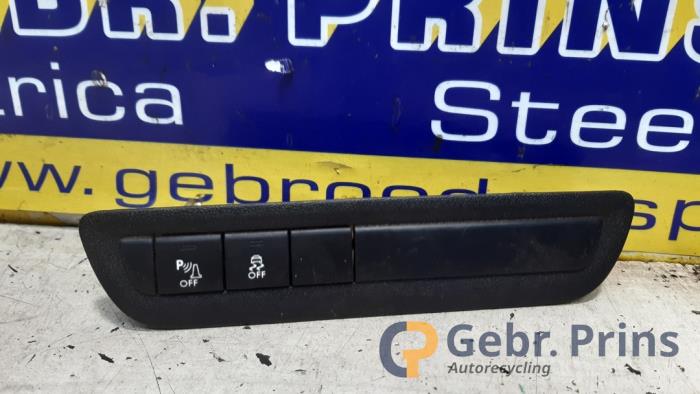 Usados Interruptor PDC Peugeot 208 I (CA/CC/CK/CL) 1.2 Vti 12V PureTech 82 Precio € 10,00 Norma de margen ofrecido por Autorec. Gebr. Prins b.v.