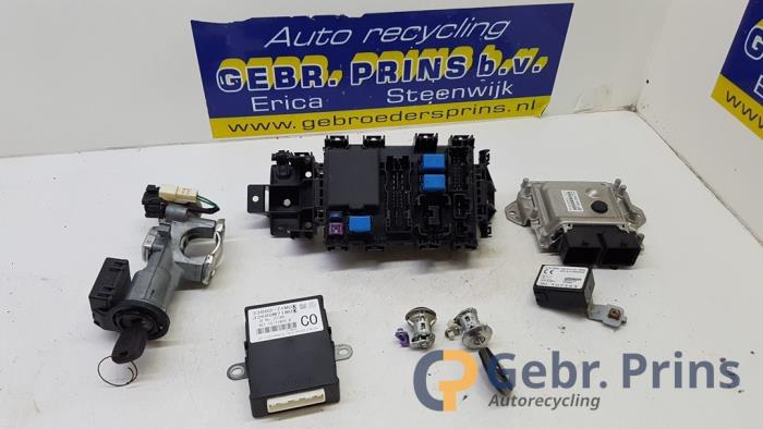 Used Ignition lock + computer Suzuki Alto 1.0 12V Price € 125,00 Margin scheme offered by Autorec. Gebr. Prins b.v.