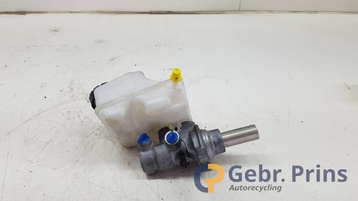 Used Master cylinder Renault Twingo III (AH) 1.0 SCe 70 12V Price € 30,00 Margin scheme offered by Autorec. Gebr. Prins b.v.