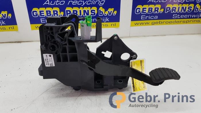 Używane Pedal hamulca Renault Twingo III (AH) 1.0 SCe 70 12V Cena € 40,00 Procedura marży oferowane przez Autorec. Gebr. Prins b.v.