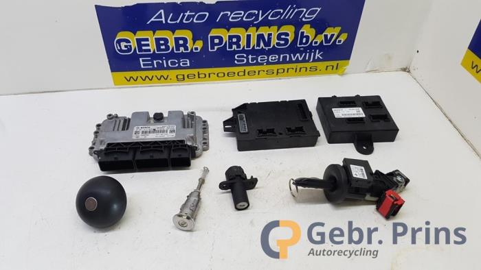Used Ignition lock + computer Renault Twingo III (AH) 1.0 SCe 70 12V Price € 125,00 Margin scheme offered by Autorec. Gebr. Prins b.v.