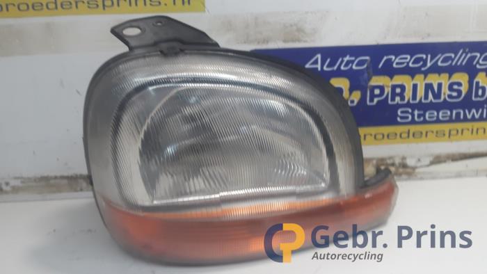 Używane Reflektor prawy Renault Kangoo Express (FC) 1.5 dCi 80 Cena € 25,00 Procedura marży oferowane przez Autorec. Gebr. Prins b.v.