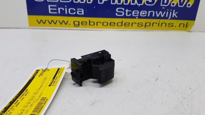 Electric window switch from a Lexus CT 200h 1.8 16V 2015