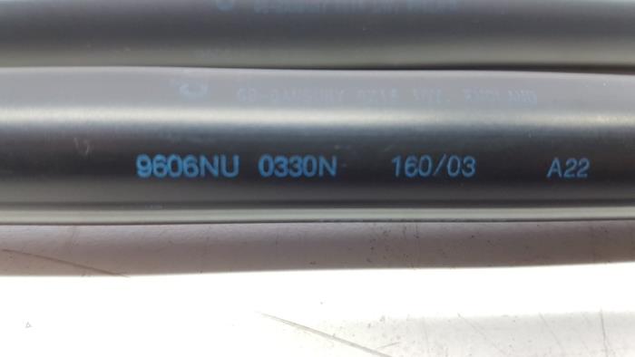 Set of tailgate gas struts from a MINI Mini Cooper S (R53) 1.6 16V Works 2006