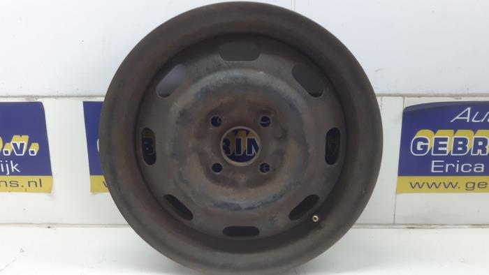 Wheel from a Mazda Demio (DW) 1.3 16V 2000