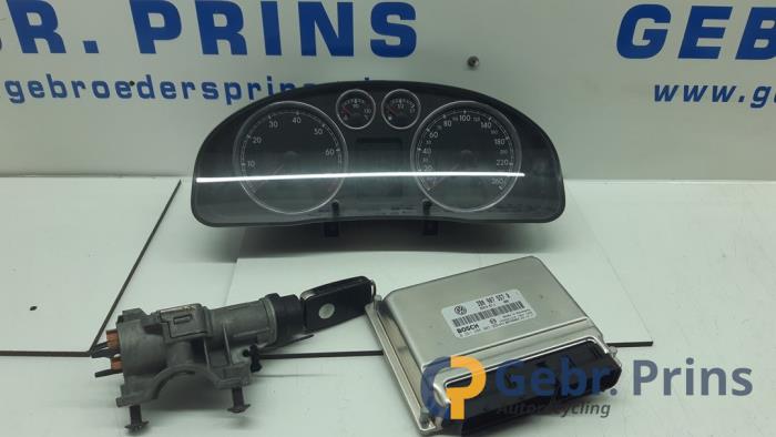 Used Ignition lock + computer Volkswagen Passat (3B3) 2.0 20V Price € 75,00 Margin scheme offered by Autorec. Gebr. Prins b.v.