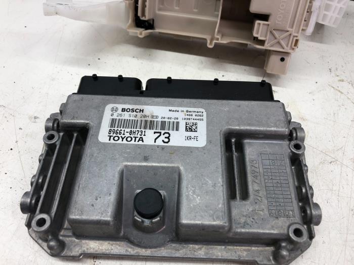 Cerradura de contacto y ordenador de un Toyota Aygo (B40) 1.0 12V VVT-i 2020