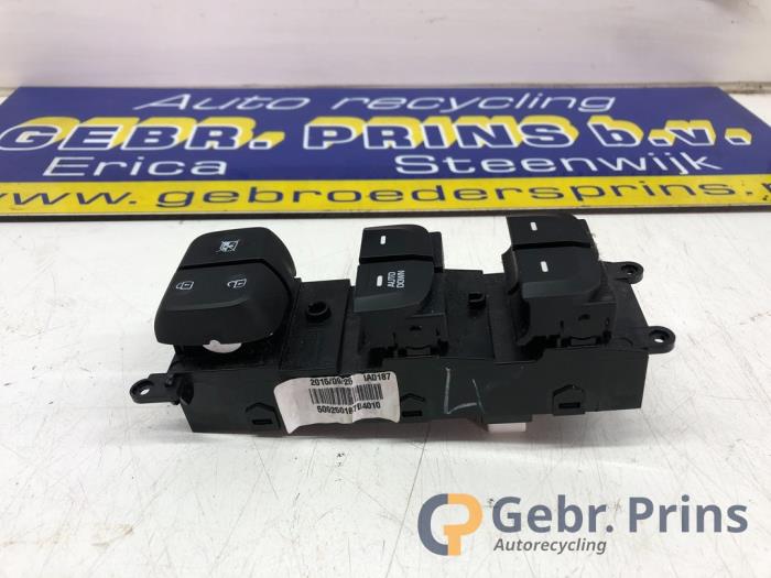 Usados Interruptor de ventanilla eléctrica Hyundai i10 (B5) 1.0 12V Precio € 25,00 Norma de margen ofrecido por Autorec. Gebr. Prins b.v.
