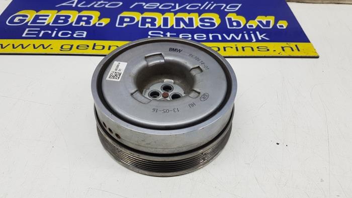 Crankshaft pulley from a BMW 2 serie Gran Tourer (F46) 218i 1.5 TwinPower Turbo 12V 2016