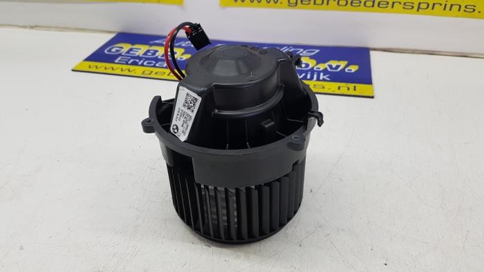 Heating and ventilation fan motor from a BMW 2 serie Gran Tourer (F46) 218i 1.5 TwinPower Turbo 12V 2016