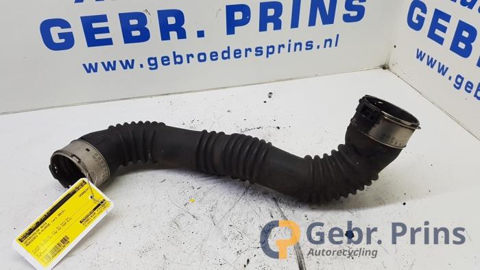 Gebrauchte Intercooler Rohr Mercedes A (W176) 1.8 A-180 CDI 16V Autom. Preis € 25,00 Margenregelung angeboten von Autorec. Gebr. Prins b.v.