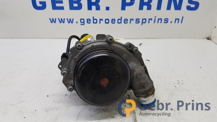Begagnade Vattenpump Mercedes A (W176) 1.8 A-180 CDI 16V Autom. Pris € 75,00 Marginaltabell erbjuds av Autorec. Gebr. Prins b.v.