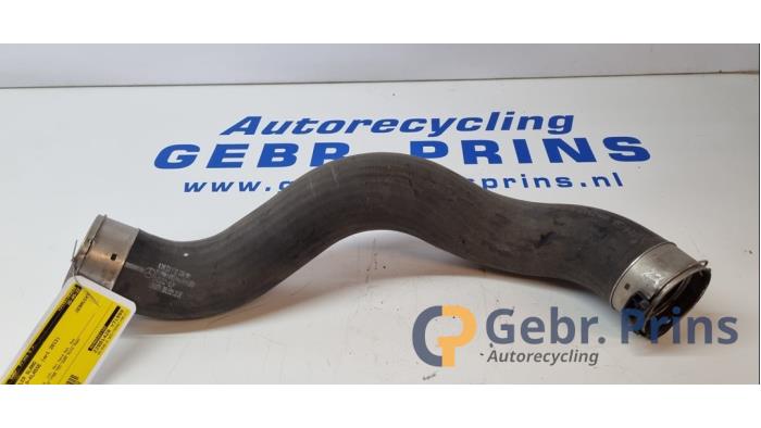 Gebrauchte Intercooler Schlauch Mercedes A (W176) 1.8 A-180 CDI 16V Autom. Preis € 30,00 Margenregelung angeboten von Autorec. Gebr. Prins b.v.
